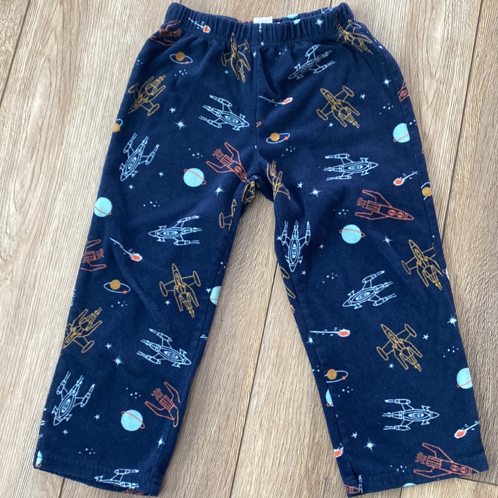 Pajama bundle size 5T - Picture 3 of 5